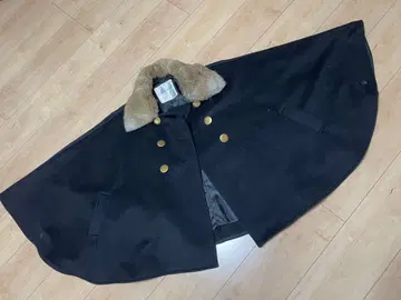 울 케이프 코트 블랙 퍼 포함