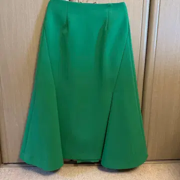 엔폴드 그린 밑단 플레어 스커트 뒷면 박스 플리츠