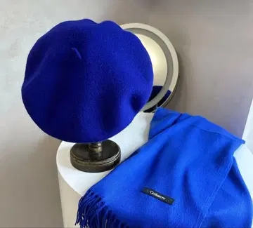 파란색 울 베레모와 스카프 세트