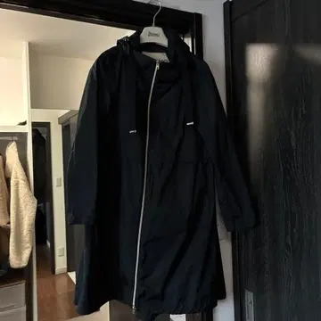 Herno 블랙 후드 부착 코트