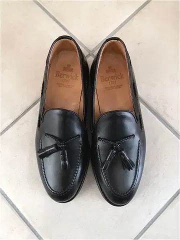 Berwick 태슬 로퍼 블랙 에디피스