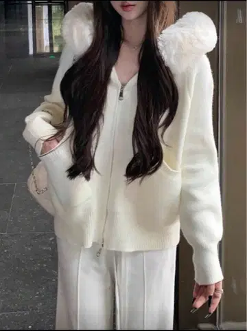 화이트 퍼 니트 가디건 M 사이즈