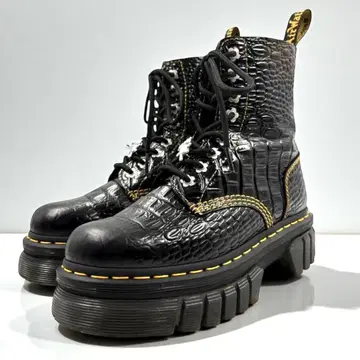 새상품급 닥터마틴 헤븐 마크제이콥스 통굽 부츠 23 블랙