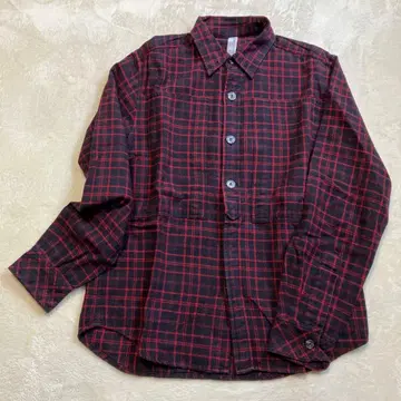 블랙과 빨간색 체크 무늬 플란넬 셔츠