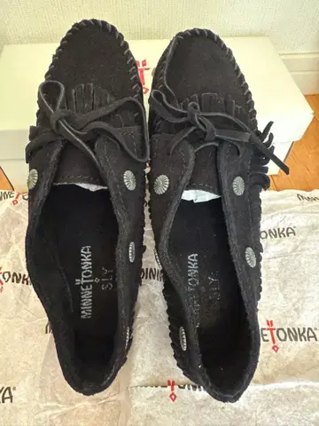 새상품 미네통카 x SLY 스웨이드 모카신