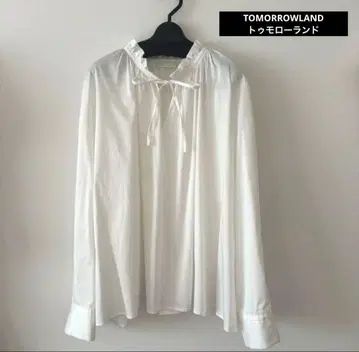 새상품급 TOMORROWLAND 하이카운트 새틴 넥 프릴 블라우스 36