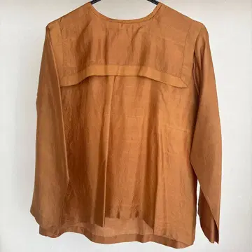 BUNON 백버튼 세일러 블라우스