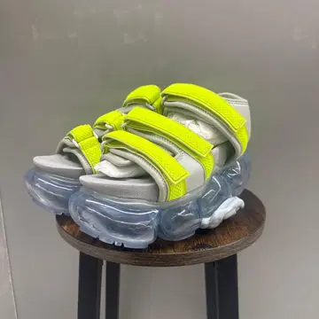 grounds/ MOOPIE CATERPILLARSANDAL