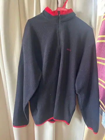 GUESS 보아 하프 지퍼