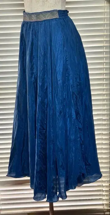 NE QUITTEZ PAS 광택 소재 플레어 스커트