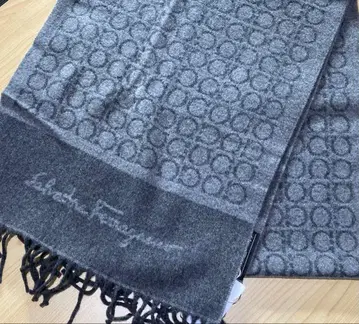 Salvatore Ferragamo 간치니 그레이 머플러