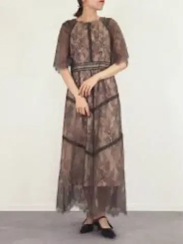 브라운 계열 레이스 맥시 드레스