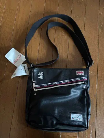 Admiral 숄더백 블랙