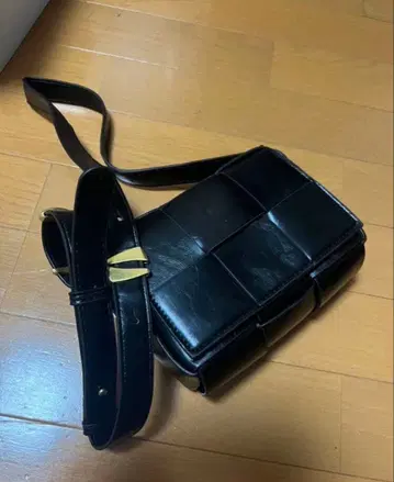 블랙 가죽 숄더백 dude9