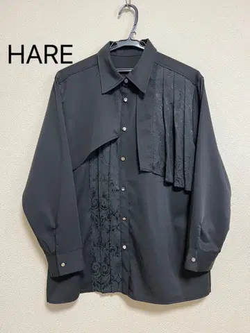 HARE 프릴 장식 블랙 긴팔 셔츠