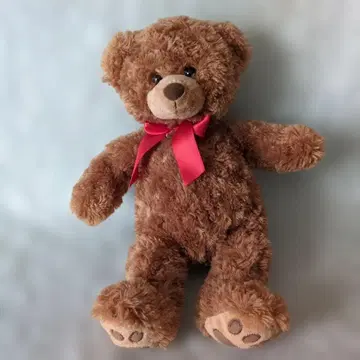 빨간색 리본 포함 테디베어