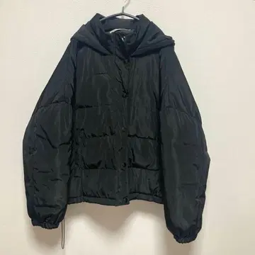 후드 부착 블랙 다운 자켓