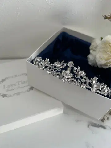 Love Tiara 플로럴 트렐리스 티아라