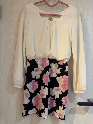 꽃무늬 허리밴딩 긴팔 원피스