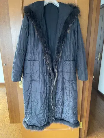 후드 부착 블랙 롱 다운 자켓 이탈리아제