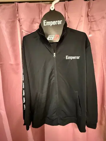 트랙 자켓 블랙 LL 사이즈 옷걸이 포함 액세서리 없습니다.