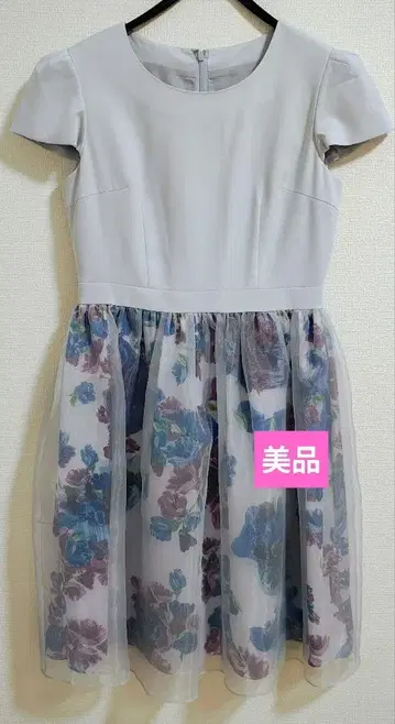 그레이 반팔 원피스 플라워 프린트