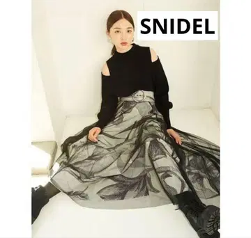 새상품급 SNIDEL 프린트 볼륨 플레어 스커트 스나이델 그레이
