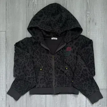 [ sedacle girl ] 레오파드 크롭 지퍼 후드티