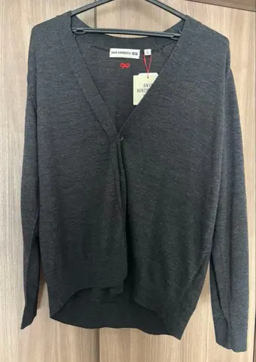 새상품 UNIQLO ANYA HINDMARCH 가디건
