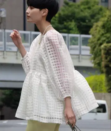 ELFRANK 스퀘어넥 체크 페플럼 블라우스