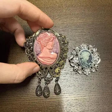 카메오 디자인 메탈 브로치 2개 세트