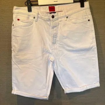 HUGO 화이트 숏팬츠