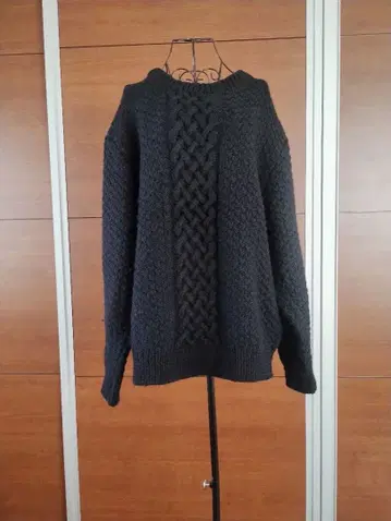 [ 손뜨개질 ] 블랙 케이블 짜임 니트