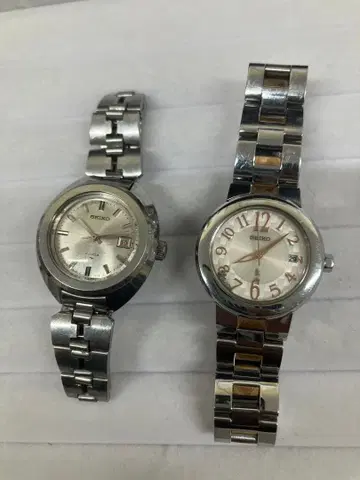 SEIKO 수동 와인딩과 쿼츠 손목시계 2개 세트