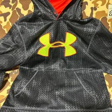 언더아머 후드티 블랙/오렌지 삼각형 무늬