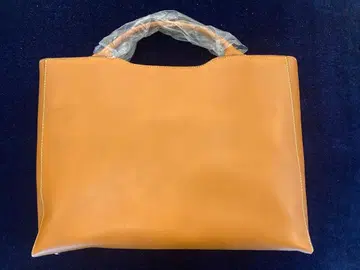 beluga 가죽 토트백 미사용