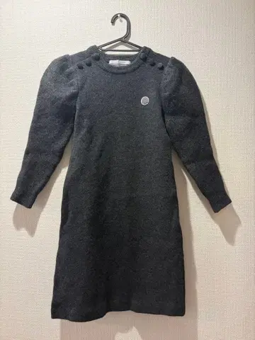 보더스 앳 발코니 다크 그레이 니트 원피스 긴팔