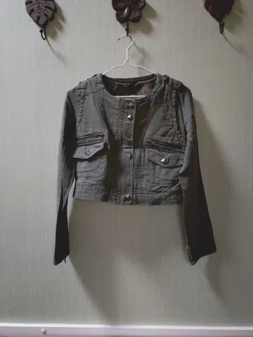 밀리터리 노카라 자켓 카키 스터드 y2k