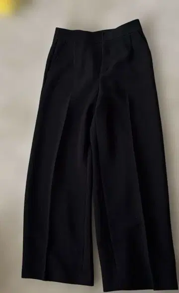 언타이틀 센터 프레스 팬츠 블랙