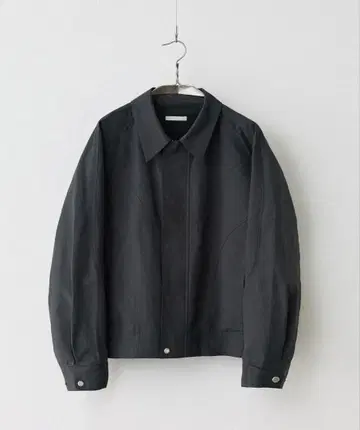 C/N SHORT CURVED SEAM BLOUSON