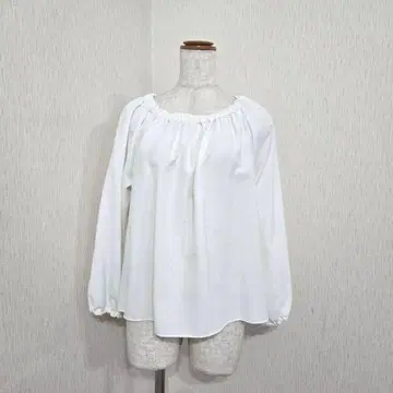 179/WG 화이트 오프숄더풍 개더 블라우스 (38) 소매 밴딩