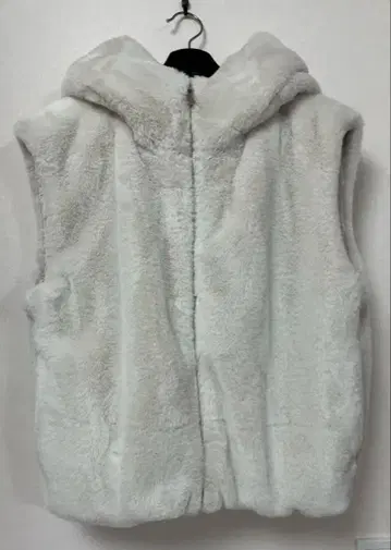 [ 새상품급 ] ZARA 후드 부착 인조 모피 베스트