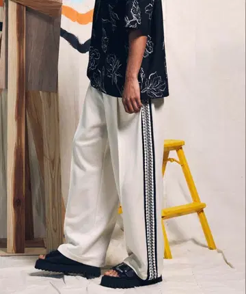 MAISON SPECIAL 프라임 와이드 크로셰 사이드 라인 트랙 팬츠