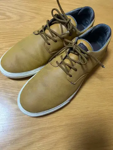 브라운 가죽 스니커즈