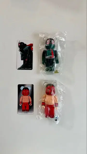 베어브릭 100% 신 가면라이더 / 그레이트 무타 콜라보 2체 세트