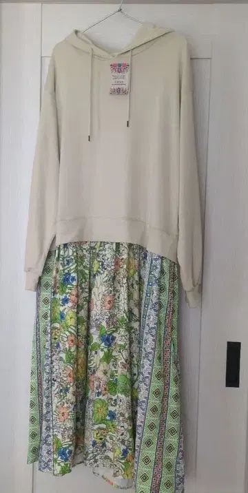 티티카카 꽃무늬 스커트 후디