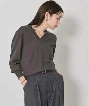 urs 다크 그레이 V넥 니트 M 말랑말랑 V넥 니트