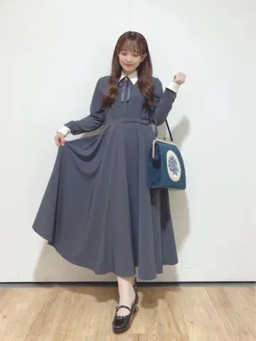 Fi.n.t 리본 타이 부착 클레릭 서큘러 원피스