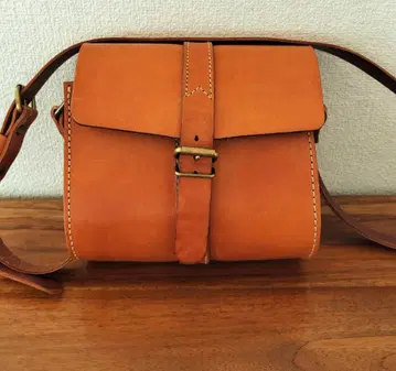 헤르츠 가죽 숄더백 애이로