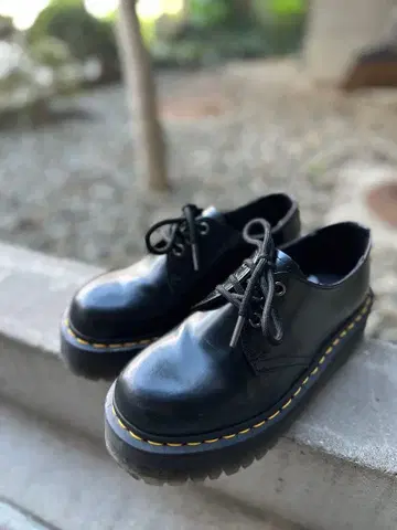 닥터마틴 통굽 가죽 신발 블랙